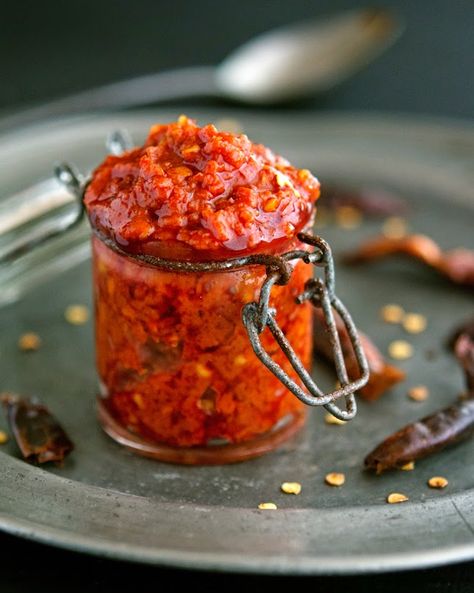 Homemade Harissa (Spicy Red Pepper Paste) Chili Paste Recipe, Homemade Harissa, Arabisk Mad, Red Chili Paste, Red Pepper Paste, Pepper Paste, Hot Sauce Recipes, Paste Recipe, Chilli Paste