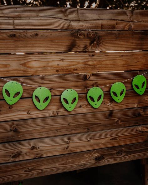 Alien First Birthday Party, Space Aesthetic Party, Alien Room Decor, Space Themed Decor, Alien Themed Birthday Party, Alien Party Decorations, Alien Theme Party, Alien Decorations, Space Theme Party Decorations