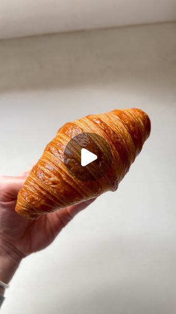 How To Make Croissants Easy, How To Make A Croissant, Crossaint Recipe, Butter Croissant Recipe, Croissant Dough Recipe, Easy Croissant Recipe, Blueberry Croissant, Matt Adlard, Crossant Recipes