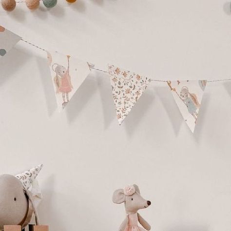 Maileg USA on Instagram: "A special day with special friends. 📸: @mandinelson_ #kidsbirthday #mailegbirthday #birthdaypartyinspo" Maileg Birthday Party, Maileg Party, Maileg Bunny, Bunny Birthday Party, Maileg Mouse, Special Friends, Bunny Birthday, Neutral Wallpaper, Mouse Party