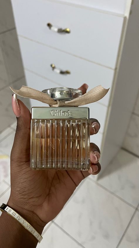 Chloe Perfume Aesthetic, Chloe Aesthetic, Parfum Aesthetic, Aesthetic Fragrance, Chloe Parfum, Goddess Beauty, Blair Waldorf Aesthetic, Jo Malone Perfume, Chloe Perfume