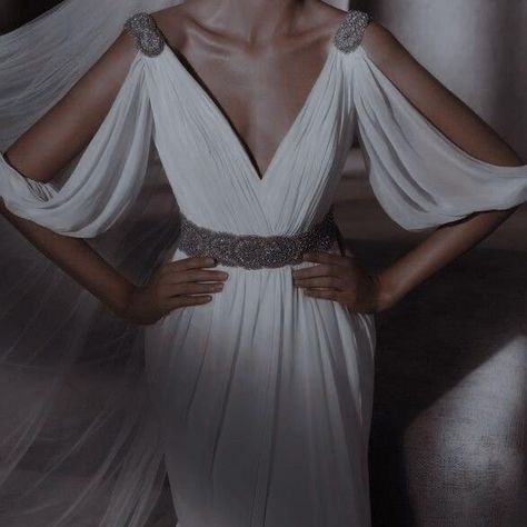 Greek Mythology Aesthetic, Greek Outfit, Mythology Aesthetic, Greek Goddess Dress, Greek Dress, Diamond Jewlery, Arcana Tarot, Goddess Outfit, Goddess Aesthetic