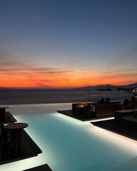 4bands on Tumblr Pool Luxury, Luxury House Interior Design, Aura Colors, Pool Light, Rooftop Pool, Pretty Sky, Panoramic View, Landscape Lighting, Luxury Vacation