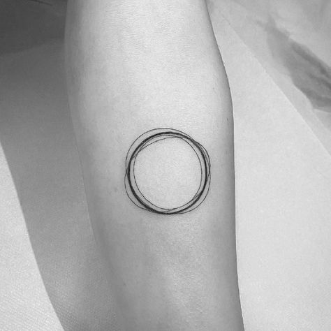 Circle Tattoo Meaning, Circle Tattoo Design, Square Tattoo, Round Tattoo, Around Arm Tattoo, Back Of Arm Tattoo, Omerta Tattoo, Tattoo Background, Circle Tattoo