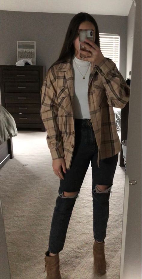 Light Brown Flannel Outfit, Flannel Concert Outfits, Flannel And Sweatpants Outfit, Sweatshirt And Flannel Outfit, Gray Flannel Outfit, Melbourne Fits, Tan Flannel Outfit, Outfits With Flannels, Brown Flannel Outfit