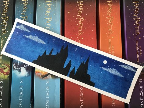 Harry Potter Bookmark Painting, Harry Potter Book Mark Ideas, Watercolor Art Harry Potter, Harry Potter Watercolor Bookmark, Hogwarts Bookmark, Diy Harry Potter Bookmarks, Harry Potter Book Covers Printable, Bookmarks Harry Potter, Harry Potter Art Projects