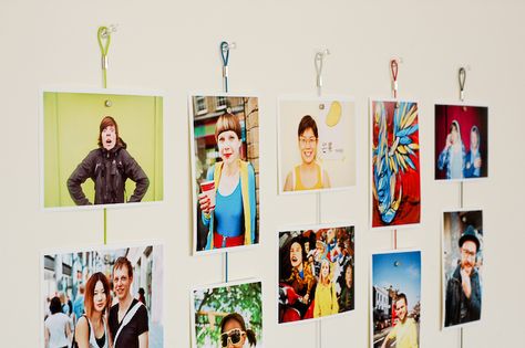 Magnetic Photo Rope - The Photojojo Store! Photo Wall Display, Exposition Photo, Family Photo Wall, Display Family Photos, Living Modern, Hanging Photos, Artwork Display, Picture Hanging, Hanging Pictures