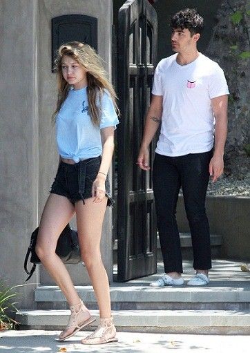 15 Pictures of Gigi Hadid without Makeup Gg Hadid, Gigi Hadid Body, Gigi Hadid Hot, House In Los Angeles, Gigi Hadid Looks, Gigi Style, Gigi Hadid Outfits, Female Character Inspiration, Joe Jonas