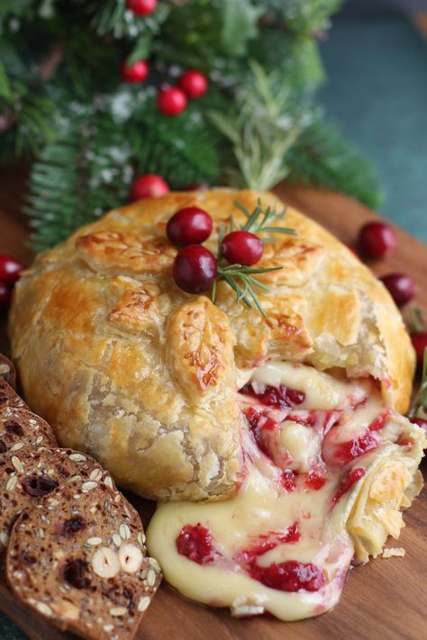 Bri Cheese And Cranberry Appetizer, Baked Brie In Puff Pastry Cranberry, Brie Raspberry Puff Pastry, Baked Brie In Puff Pastry Raspberry, Raspberry Brie Puff Pastry, Brie Baked In Puff Pastry, Bri Cheese Appetizer Baked Brie, Appiterzers Easy Recipes Fall, Brie And Cranberry Puff Pastry