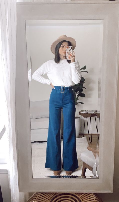 Bell Bottom Jeans And Sweater Outfit, Bell Bottom Jeans Outfit Winter, How To Style Bell Bottoms Jeans, Grace Hargreeves, How To Style Bell Bottoms, Blue Bell Bottom Jeans, Halloween Costumes Fashion, Bell Bottom Outfit, Bell Bottom Jeans Outfit