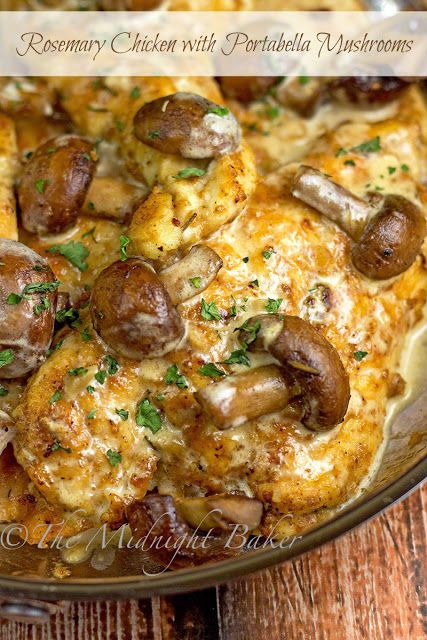 Rosemary Chicken with Portabella Mushrooms by themidnightbaker #Chicken #Rosemary #Portabella Dish With Mushrooms, Veggie Diet, Portabella Mushrooms, Gourmet Chicken, Iron Recipes, Easy Skillet, Stuffed Portabella Mushrooms, Rosemary Chicken, Recipe Chicken