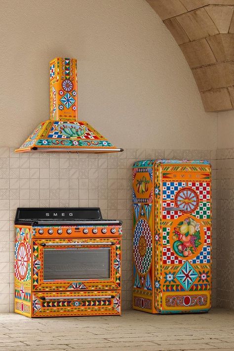 Because a Technicolor stand mixer wasn't enough, Dolce & Gabbana and Smeg are now teaming up to make fashionably colorful refrigerators and ovens. Smeg Refrigerator, Smeg Kitchen, Smeg Fridge, Smeg Appliances, Outdoor Kitchen Appliances, Truck Art, Outdoor Kitchen Design, Kitchen Colors, Diy Kit