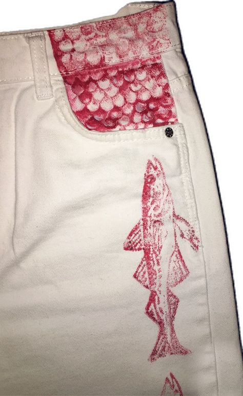 Fish Linocut, Upcycle Clothes Diy, Creative Clothes, Fashion Top Outfits, Fabric Stamping, Altering Clothes, Red Fish, Cool Sweaters, Fashion Aesthetic