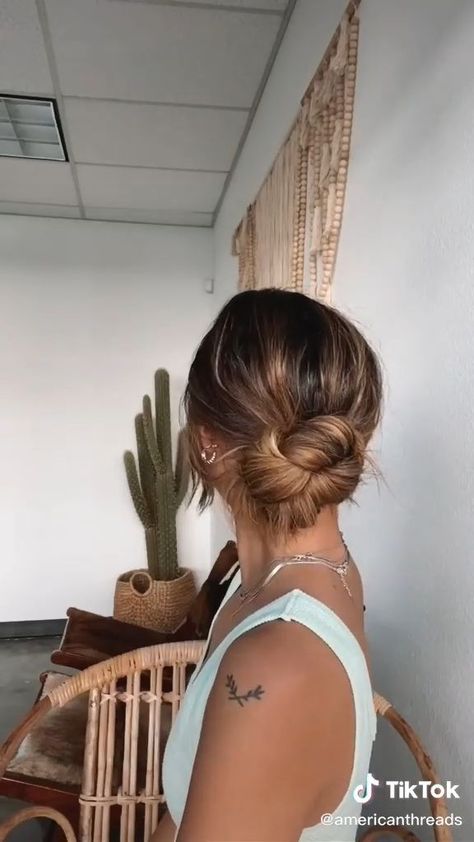 Messy Hair Tutorial, Perfect Messy Bun, Kadeřnické Trendy, Flot Makeup, Fesyen Rambut, Hair Upstyles, Vlasové Trendy, Bun Tutorial, Peinados Fáciles Para Cabello Corto