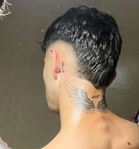 Tattos Ideas Man Arm, Angel Tattoo Back Of Neck, Ronaldo Tattoo Ideas, Back Shoulder Tattoo Men, Male Neck Tattoos, Male Back Tattoos, Men Neck Tattoo Ideas, Back Neck Tattoo Men, Tattoo Neck Men