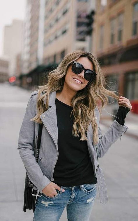 Blazer Summer Outfits, Suede Jacket Outfit, Grey Suede Jacket, Moto Jacket Outfit, Grey Leather Jacket, Grey Jacket, Summer Outfit Ideas, Jacket Outfit, Grey Suede