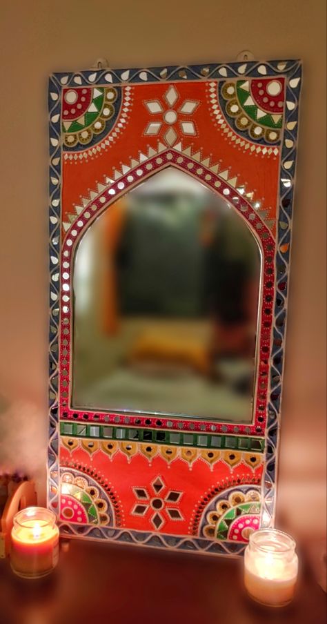 Lippan Art Rajasthani Wall Decor, Rajasthani Room Decor, Jharoka Diy, Rajasthani Decoration Ideas For Home, Rajasthan Theme Decoration, Rajasthani Decor, Mud And Mirror Work, Lippan Art Wall, Clay Mirror