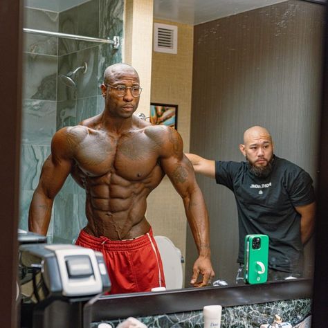 The Unprecedented Drama and Triumph of Men’s Physique: Erin Banks and the 2023 Mr. Olympia Race Steroids Cycles, Mr Olympia Winners, Physique Competition, Movement Fitness, Perfect Physique, Best Physique, Mr Olympia, Male Icon, Male Physique