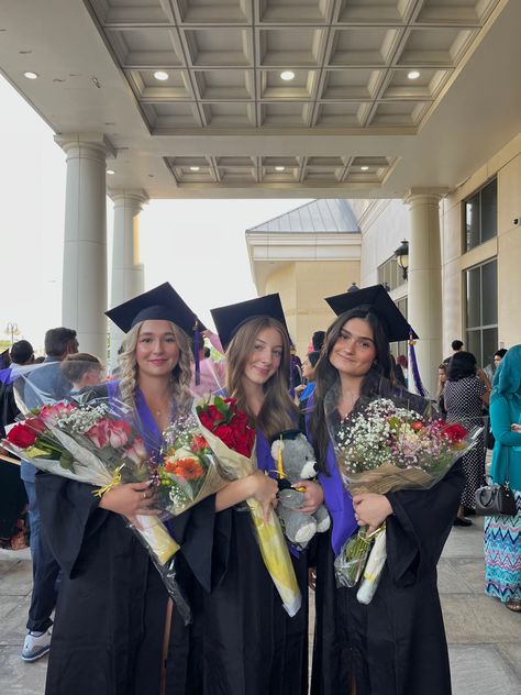 #class2023 #graduation #highschool #highschoolgraduation #gradinspo 8th Grade Graduation Pictures, Usa High School, Graduation Highschool, Senior 25, University Plan, Senior Year Things, Senior Year Fun, Sr 25, Senior Szn