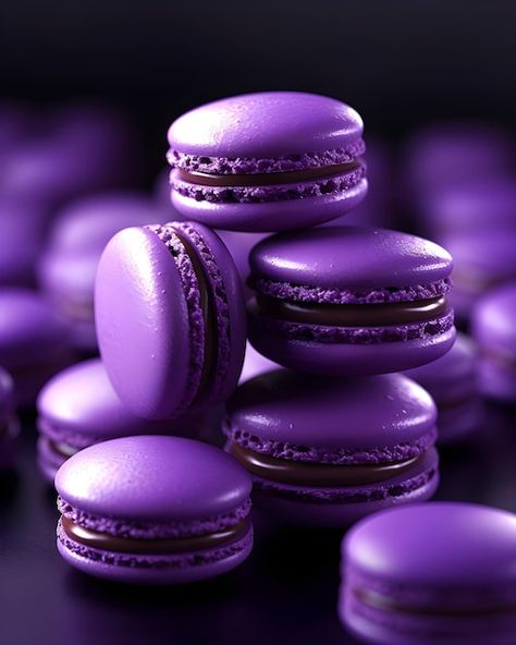 Macaroons roxos empilhados uns sobre os ... | Premium Photo #Freepik #photo #macaroon-frances #macarrao #macaroons-franceses #ad-macaroon Purple Macaroons, Purple Inspiration, Magic Food, Feed Insta, Team Board, All Things Purple, Macaroons, Shades Of Purple, Premium Photo