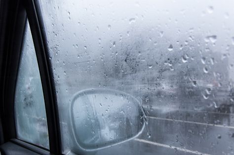 How to Easily Prevent Vehicle Windows From Fogging - Drivin' & Vibin' Foggy Car Windows, Car Care Tips, Winter Driving, Inside Car, Winter Car, Car Hacks, Car Maintenance, Shaving Cream, Silica Gel