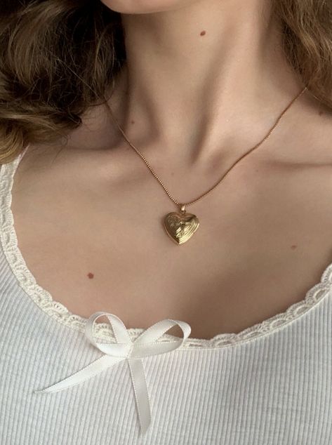 heart locket necklace #necklace #jewelry #coquette #hyperfeminine #oldmoneyaesthetic #white #shein #newpost #like #follow #instagram #tiktok #lanadelrey #lilyrosedepp Gold Jewelry Coquette, Shein Heart Necklace, Good Heart Locket, Coquette Heart Necklace, Downtown Jewelry Aesthetic, Coquette Gold Jewellery, Heart Locket Outfit, Aesthetic Heart Necklace, Shein Jewelry Aesthetic