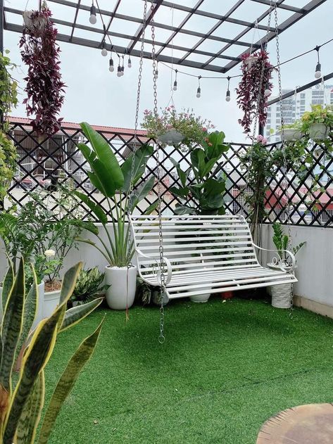 Small Terrace Garden, Ruang Tamu Outdoor, Terrace Garden Ideas, Roof Garden Design, Terrasse Design, Terrace Garden Design, Terrace Decor, Rooftop Terrace Design, Small Balcony Design