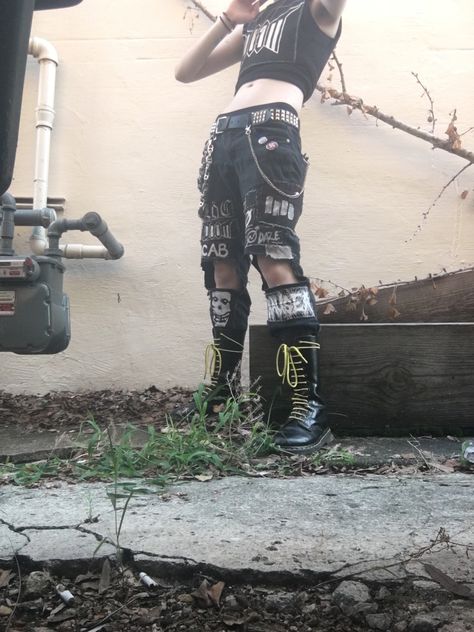 Hardcore Punk Fashion, Crust Punk Pants, Crust Pants, Punk Subculture, Folk Punk, Edgy Fits, Punk Fashion Diy, Anarcho Punk, Punk Boy