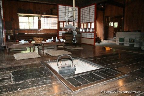 Japanese Kitchen Traditional, Japanese Interior Design Kitchen, Japanese Mansion Traditional, Traditional Japanese Mansion, Traditional Japanese Kitchen, Japanese House Interior, Japanese Kitchen Design, Japanese Mansion, Japanese Style Kitchen