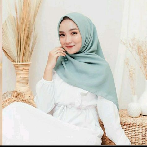 Bella Square Hijab, Bella Square, Square Hijab, Dusty Purple, Chiffon Material, Ootd Hijab, Hijab Tutorial, Colored Denim, Muslim Fashion