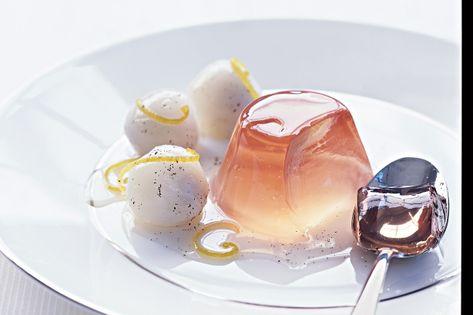 For a pretty end to any meal day or night try these champagne jellies paired with fresh lychees. Champagne Jellies, Luxury Desserts, Champagne Jelly, Dessert Person, Jelly Drink, Champagne Breakfast, Pastry Ideas, Light Dessert, Queens Gambit