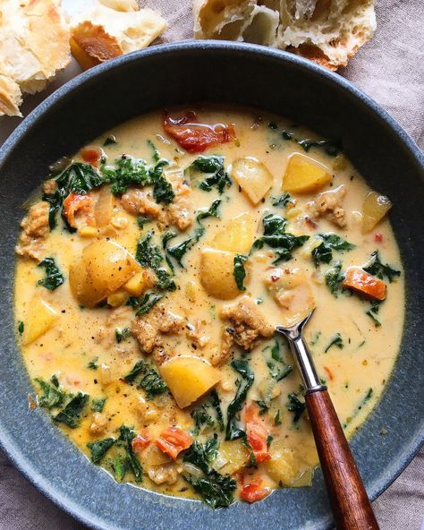 Vegetarian Zuppa Toscana, Easy Zuppa Toscana Soup, Vegetable Rice Soup, Zuppa Toscana Soup, Vegetarian Sausages, Toscana Soup, Veggie Sausage, Cooking With White Wine, Vegetarian Soup Recipes