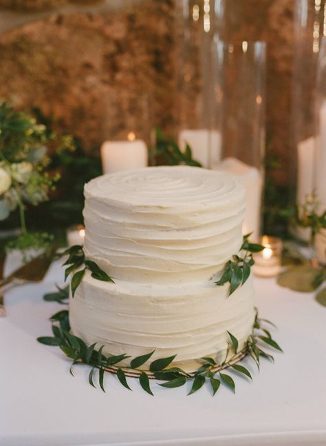 Small Simple Wedding, Wedding Cake Greenery, Small Wedding Ideas, Small Wedding Cakes, Wedding Small, Cake Inspo, Mountain Bride, Simple Wedding Cake, Wedding Elegant