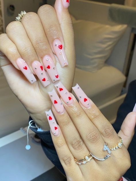 V Day French Nails, Valentines Medium Nails, Medium Valentines Day Nails Acrylic, Medium Acrylic Nails Valentines Day, Valentine Themed Nails, Valentines Day Nails Latina, Valentine’s Day Themed Nails, Valentines Sets Nails, Nails With Hearts And Rhinestones