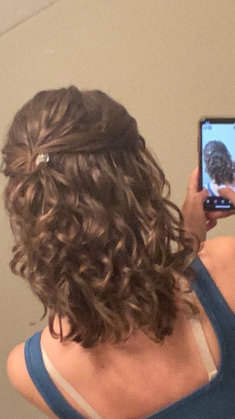 Perm For Mid Length Hair, Permed Hairstyles For Short Hair, Short Curly Hair Hoco Hairstyles, Curly Hair Short Haircut Shoulder Length, Short Length Curly Hair With Layers, Short Curly 2c Hair, 2b Wavy Hair Haircuts Short, Shoulder Length Hair Curly Layers, Short 2b Hairstyles