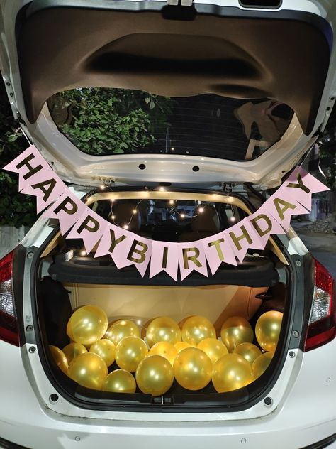 Simple easy yet pretty ❤️ Car Decoration For Anniversary Surprise, Decoration Ideas For Birthday, Surprise Birthday Decorations, Decoration For Party, Happy Birthday Decor, Anniversary Surprise, Birthday Event, Car Birthday, Best Friend Quotes Funny