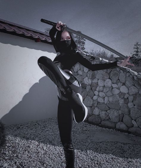 Kostum Peri, Women Techwear, Techwear Women, Techwear Outfits, Techwear Fashion, Ninja Girl, Female Pose Reference, Body Reference Poses, Human Poses Reference