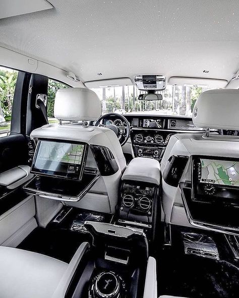 Kylie Kuwtk, Rolls Royce Phantom Interior, Auto Rolls Royce, Rolls Royce Interior, Rolls Royce Wallpaper, Kardashian Fashion, Rolls Royce Motor Cars, Luxury Cars Rolls Royce, Rolls Royce Cullinan