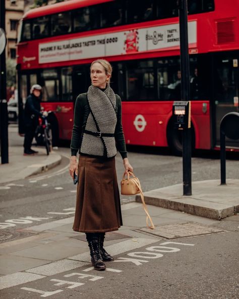 Best Street Style Photos From London Fashion Week Spring 2025 [PHOTOS] Photos Of London, London Fashion Week Street Style, Street Style Spring, Ideal Wardrobe, Street Style Photos, London Photos, Spring Street Style, Best Street Style, Style Spring