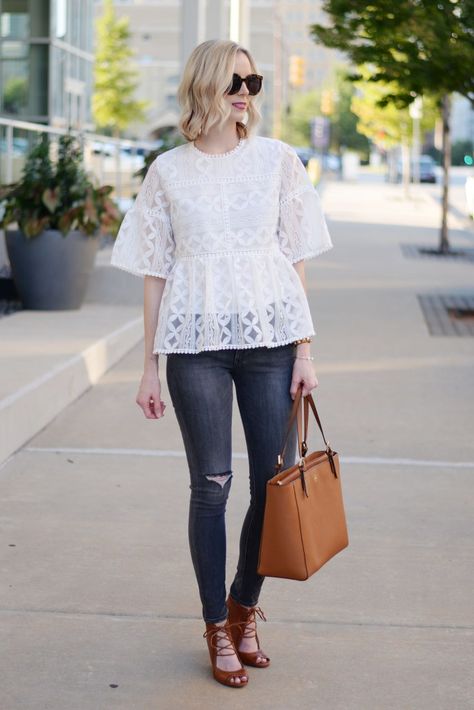 Jeans Top Design, Lace Top Outfit, Peplum Top Outfits, Cognac Bag, White Tops Outfit, White Peplum Top, Bag And Shoes, White Peplum Tops, Straight A