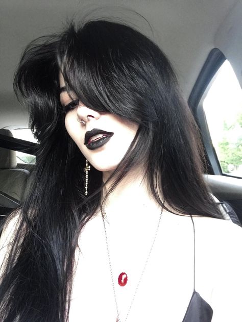 Sin (@sinisterdarling) / Twitter Peinados Fáciles Para Cabello Corto, Hair Reference, Gothic Girls, Aesthetic Hair, Aesthetic Makeup, Grunge Aesthetic, Look Cool, Pretty Woman, Hair Inspo