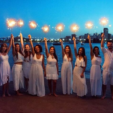 Team Bride Photoshoot Ideas, Bride Team Ideas, Bachelorette Dress Ideas, Bachelorette Beach Outfits, Bride Squad Ideas, Team Bride Ideas, Bachelorette Party Ideas Beach, Squad Photoshoot, White Bachelorette Party Outfit