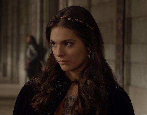 Lady Kenna - Reign "Abandoned" - Season 2, Episode 19 Lady Kenna Reign, Caitlyn Stasey, Kenna Reign, Reign Series, Lady Kenna, Benedict Bridgerton, Medieval Girl, Caitlin Stasey, Bridgerton Aesthetic