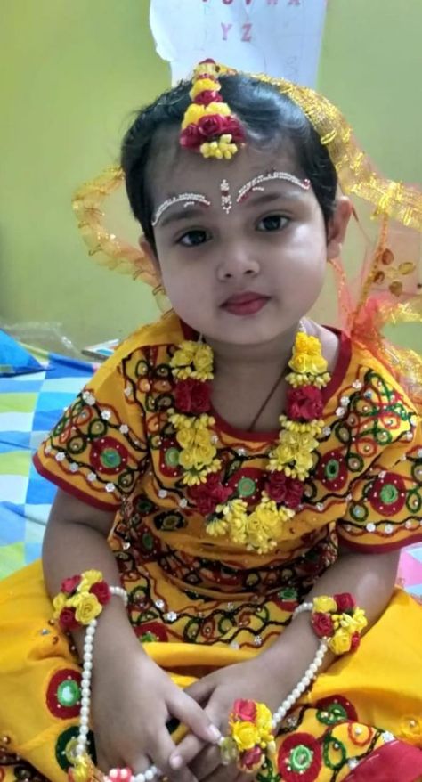 How to ready your kid in Radha dress. #radharani #radhadress Radha Rani Dress, Radha Dress, Cute Radha, Radha Pic, Dress For Kids, Krishna Photo, Radha Rani, Radha Krishna Photo, Radhe Radhe