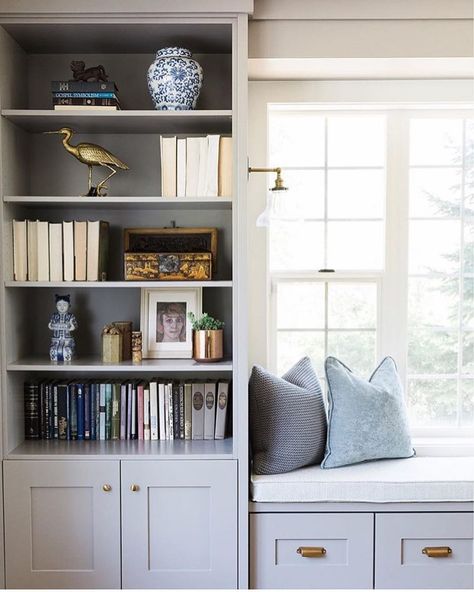 Get your bookshelf or ladder bookshelf Instagram-ready with these tips on how to style it in your home. Alpine Modern, Classic Living Room Design, Built In Window Seat, Modern Remodel, Classic Living Room, Built In Bookcase, Window Seat, Room Layout, Living Room Inspiration