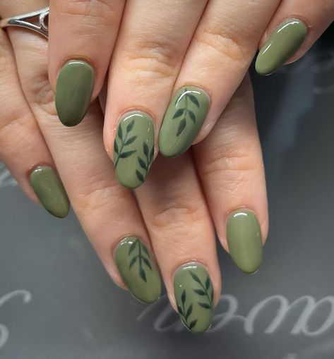 Forest Green Gel Nails, Forest Green Nails, Green Nails Designs, Olive Nails, Festive Nail Designs, Green Nail Art, Nail Looks, Green Nail Designs, Simple Gel Nails