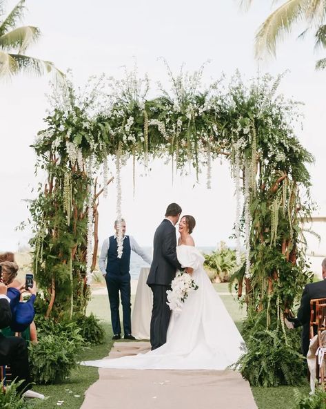 Whimsical Wedding Arch, Arches For Weddings, Wedding Arch Greenery, Wedding Trellis, Wedding Arch Ideas, Arbor Ideas, Wedding Arches Outdoors, Wedding Arbors, Wedding Archway