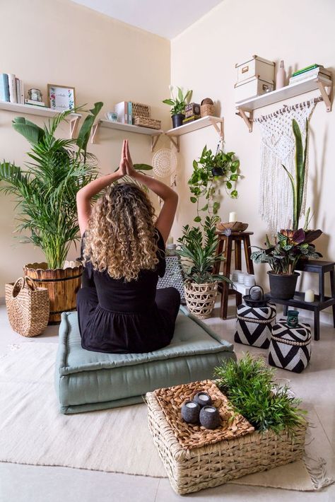 Inspiring yoga and meditation room #yogaroom #diymeditationroom #meditationroom Yoga Area In Bedroom, Meditation Area In Bedroom, Yoga Area At Home, Sala Zen, Meditation Room Ideas, Zen Area, Meditation Room Design, Yoga Corner, Yoga Meditation Space