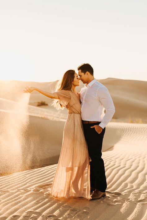 Sand Dunes Photoshoot Family, Dune Photoshoot, Desert Rajasthan, Dunes Photoshoot, Desert Photoshoot Ideas, Sand Dunes Photoshoot, Prenup Shoot, Country Engagement Pictures, Desert Photoshoot