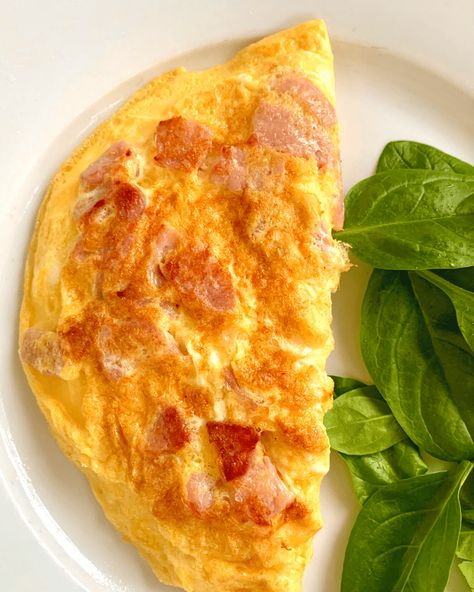 Bacon Omelette, Minecraft Party Ideas, Ham And Cheese Omelette, Games Cake, Clean Eating With Kids, Cake Invitation, Minecraft Food, Rich Breakfast, Fast Breakfast